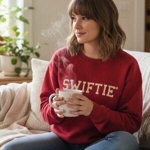 Taylor Swift “SWIFTIE” Maroon Crewneck Sweatshirt – Size L